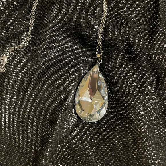 Glamorous, long, silver-tone necklace with sparkling clear pendant. - Picture 2 of 4